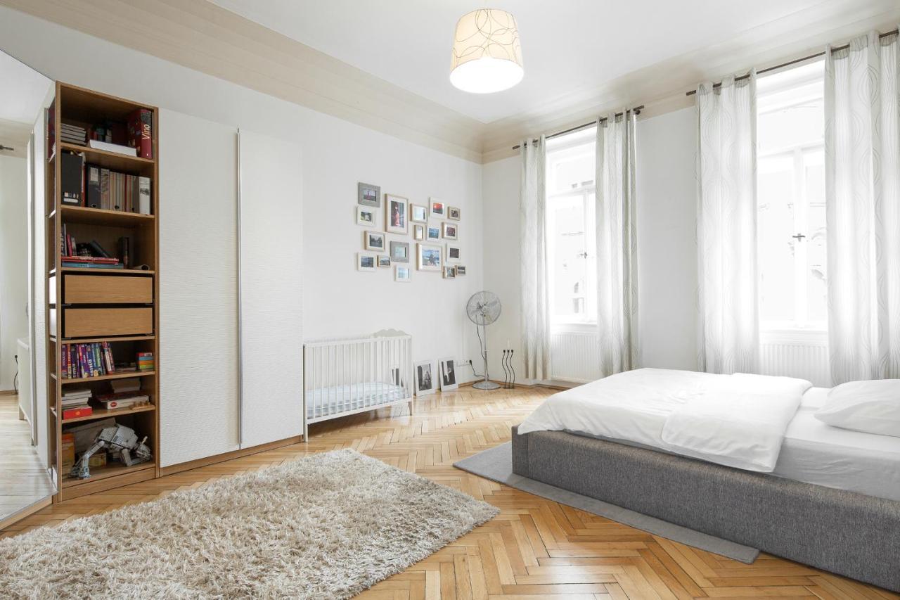 The Place In - Old Town Apartment *